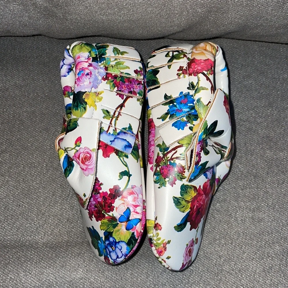 NWT.  Girls floral leather moccasins.  18-24 months.  Size 5